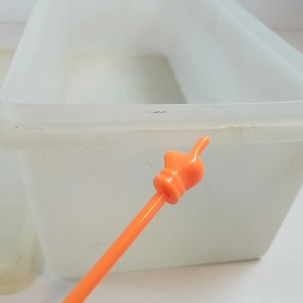 Tupperware Vintage Jumbo Bread Keeper 606